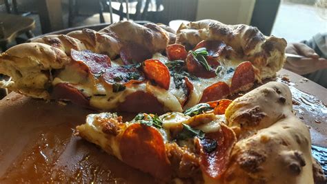 New pizza shop serving mountain-sized pies in Colorado