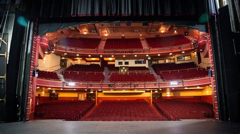 New theater. New Theatre Oxford is the region’s largest live entertainment venue. Showcasing the finest west-end musicals, acclaimed comedians, inspirational opera, atmospheric dance and international live music since 1934. Historically hosting Bob Dylan, Queen, Laurence Olivier, ... 