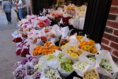 New york flower market. On 28th Street between 6th and 7th Avenues is the New York Flower Market, where floral and event professionals buy their wholesale supplies, but the hobbyists and curious … 