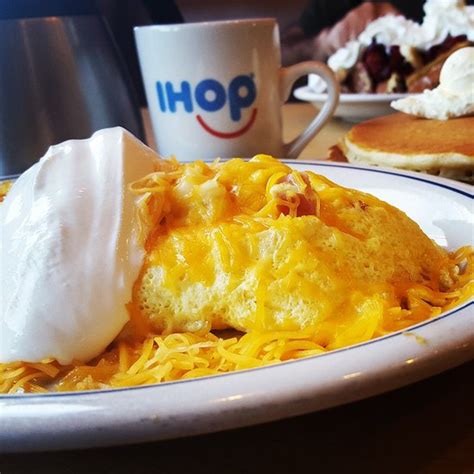 The melt comes with a side of turkey gravy and your choice of dinner side. And if you're at IHOP between 4 and 10 PM with a child on Thanksgiving day, you might be in luck as the restaurant is .... 