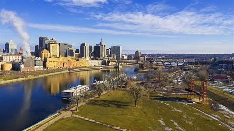 Newcraigslist st paul minneapolis. 1. See the Victorian Buildings on Summit Avenue. 2. Visit the Como Park Zoo and Conservatory. 3. Cathedral of St. Paul. 4. Science Museum of Minnesota. 5. … 