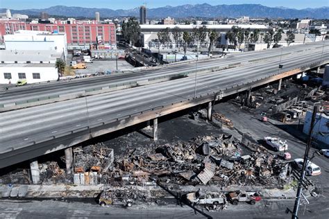 Newsom, local officials discuss how to reopen critical fire-damaged 10 Freeway bridge in Los Angeles