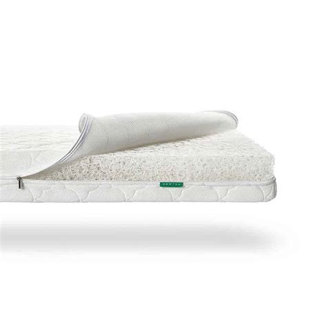 Newton mattress. Using a clean brush or sponge, gently work the baking soda into the fabric of the mattress. Let the baking soda sit on the mattress for a minimum of 1-2 hours. For more stubborn odors, you can leave it overnight. Vacuum the mattress thoroughly, making sure to remove all traces of baking soda. 