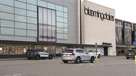Newton police searching for 2 suspects accused of stealing $22K in jewelry from Bloomingdale’s
