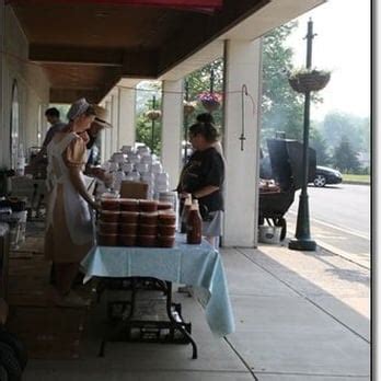 10 Sept 2022 ... At the Newtown Farmers Market, you can get Amish food, buy baked goods, seafood and fruit and vegetables. State Street, in the center of Newtown ...