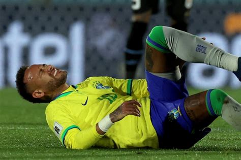 Neymar será operado tras romperse el ligamento cruzado anterior con Brasil