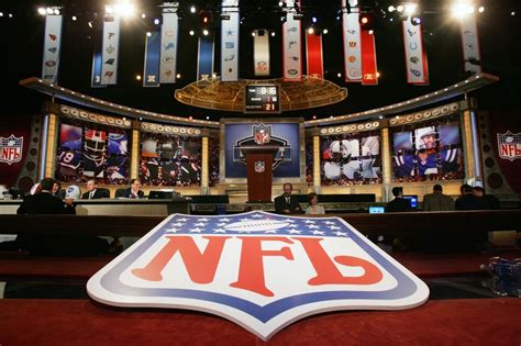 From Bill Belichick's kitchen table to Jerry Jones' yacht to Mike Vrabel's weirdness, the NFL virtual draft was totally refreshing.. 