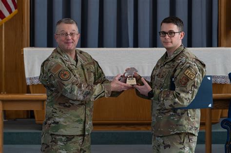 Niagara Chaplain wins Top DOD award > Minneapolis-St Paul Air …