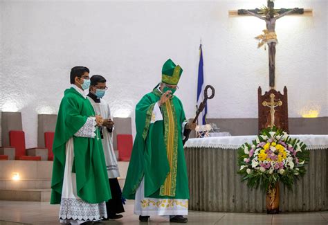 Nicaragua releases 12 Catholic priests and sends them to Rome following agreement with the Vatican