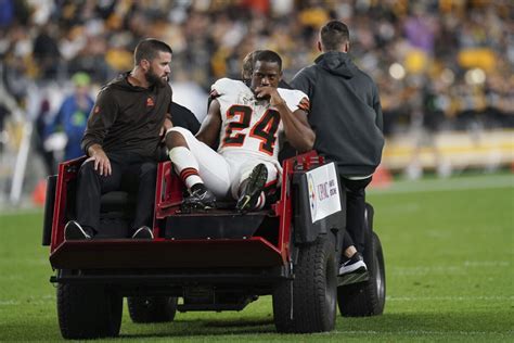 Nick Chubb suffers another severe knee injury, likely ending the Browns star running back’s season