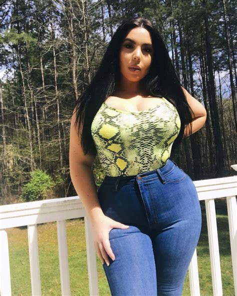 In this captivating video journey, we delve into the awe-inspiring fashion world of Nicole Grimaldi, a plus-size Instagram sensation who's changing the game....