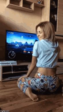 View 11 554 NSFW videos and enjoy Twerking with the endless random gallery on Scrolller.com. Go on to discover millions of awesome videos and pictures in thousands of other categories. 