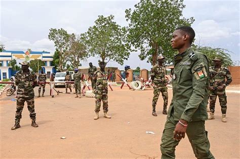 Niger’s junta gains the upper hand over the regional bloc threatening military force, analysts say