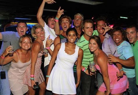 Night clubs in virginia beach virginia. Dec 7, 2023 ... Embark on a thrilling tour of the best bars and nightlife at The Oceanfront in Virginia Beach with me, Alec Kantor - your local real estate ... 