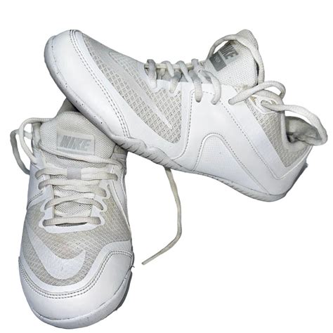 Nike Women’s Cheer Scorpion Cheerleading Athletic Sneakers …