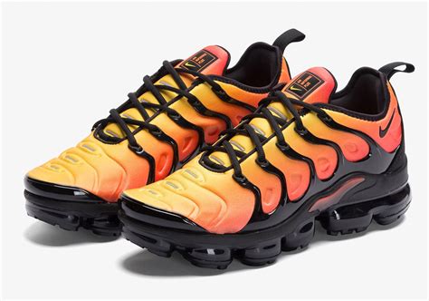Nike air vapormax plus sunset pulse women's shoe. 2015: Nike Air VaporMax. With only a thin film separating your foot from the cushion, this shoe is the closest you can get to walking on air. The Air VaporMax is fast, flexible, and impossible to miss. 2018: Air Max 270. Boasting the first-ever Max Air unit created specifically for Nike Sportswear, the AM 270 delivers an Air unit that absorbs ... 