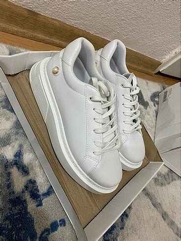 Nike beyaz tabanlı ayakkabı