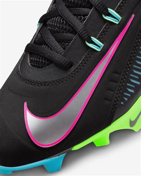 Nike vapor vc cleats. Debuted in 2020 ahead of Super Bowl LIV, the Nike Vapor Edge cleat brought soccer technology to the football field. Envisioned as a “sock with spikes,” the aerodynamic silhouette is built for enhanced speed and instant power transfer. From the Pro 360 to the Shark, explore the Vapor Edge. 