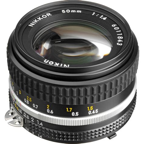 Nikon 50mm f14 manual focus prime lens. - De cara a la revolución del 21 de agosto de 1971.