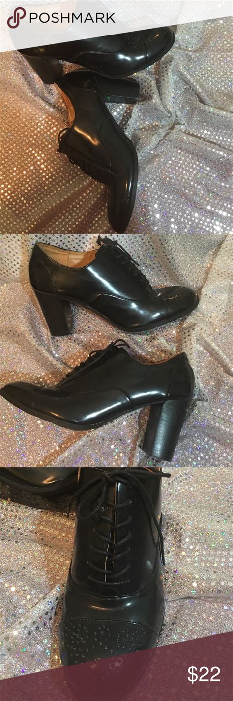Shop Women's Nine West Blue Black Size 8 Heels at a discounted price at Poshmark. Description: These are so nice. May be a hint of wear, but only a hint. Great color and chunky heel. Leather uppers. Glausero style.. Sold by karenposhmark. Fast delivery, full service customer support.