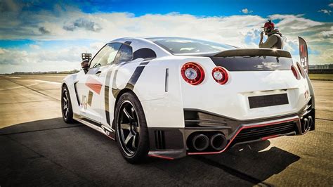 Nissan GT-R (R35) Top Speed - speedsdb.com - Top Speeds Database