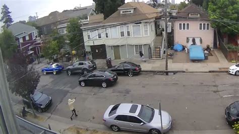 No injuries after gun battle in Oakland neighborhood