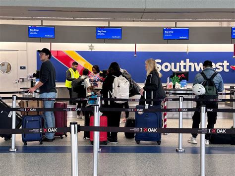 No major delays at Oakland Airport, despite holiday travel rush