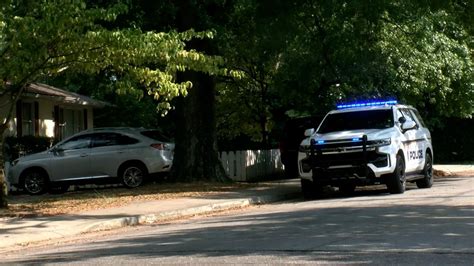 No se presentarán cargos por la muerte a tiros de un estudiante universitario de Carolina del Sur que intentó entrar a la casa equivocada, dicen las autoridades