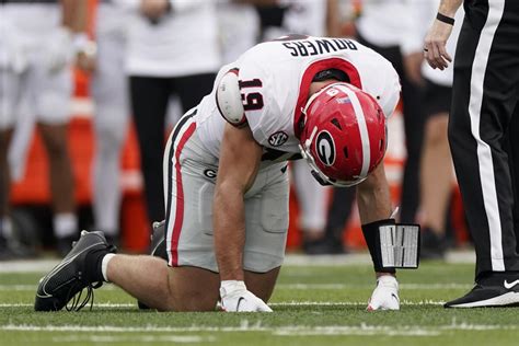 No. 1 Georgia loses tight end Brock Bowers to sprained left foot against Vandy