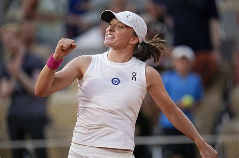 No. 1 Iga Swiatek seeks a 3rd French Open title in women’s final against Karolina Muchova