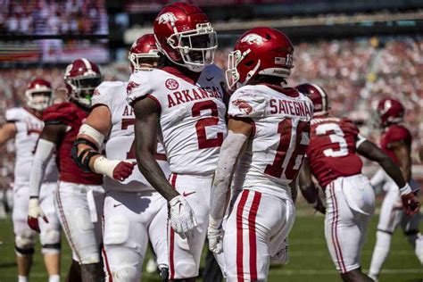 No. 11 Alabama holds off Arkansas comeback, wins 24-21 to stay perfect in SEC
