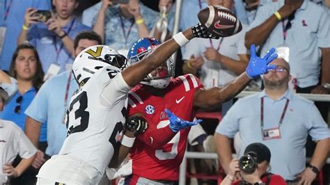 No. 12 Mississippi dominates first half, coasts to 33-7 win over Vanderbilt