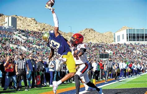 No. 15 Notre Dame cruises to a 40-8 win over No. 21 Oregon State in the Sun Bowl