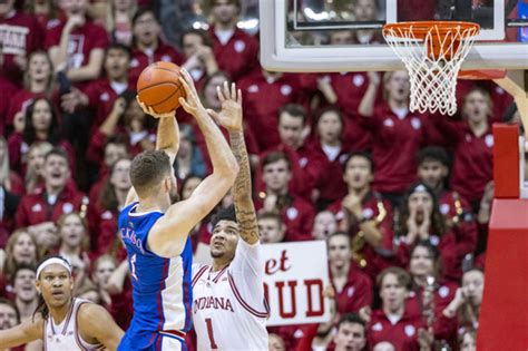 No. 2 Kansas comes back in final 5 minutes to beat Indiana 75-71