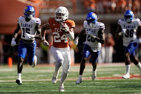 No. 7 Longhorns have to be sure tacklers to stop Kansas State's punishing rushing attack