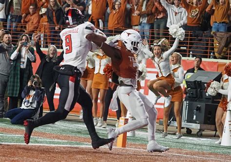 No. 7 Texas Longhorns hammer Texas Tech 57-7, clinch berth in Big 12 Conference title game