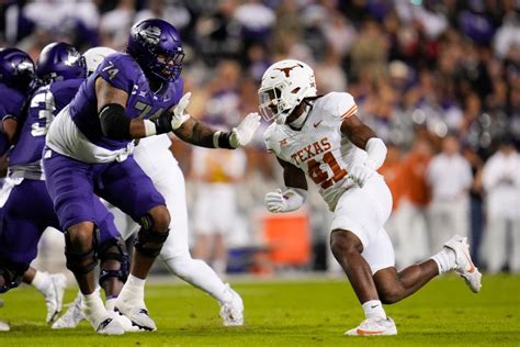 No. 7 Texas holds off TCU's 4th-quarter surge to come away with 29-26 road win