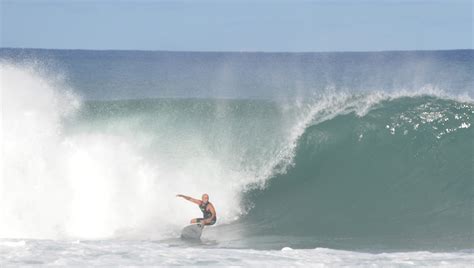 Hawaii Surf Report/Forecast. October 10-11, 2023. Forecast through next Tuesday: A small medium period northwest swell is expected to arrive through the middle of the week. A series of northwest swells are expected this week, as another small medium period swell will keep surf heights steady Wednesday through Friday. . 