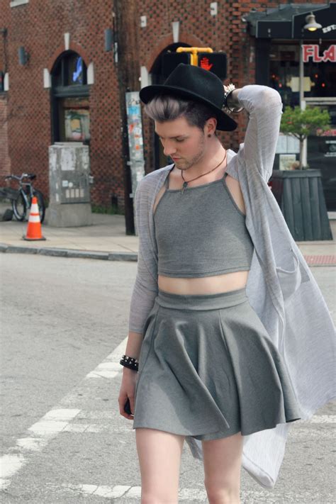 Non binary clothing. Reviewed Style recommends 10 retailers that offer unisex, queer, and trans-friendly fashion. Find out their prices, sizes, styles, and return policies for cute clothes … 