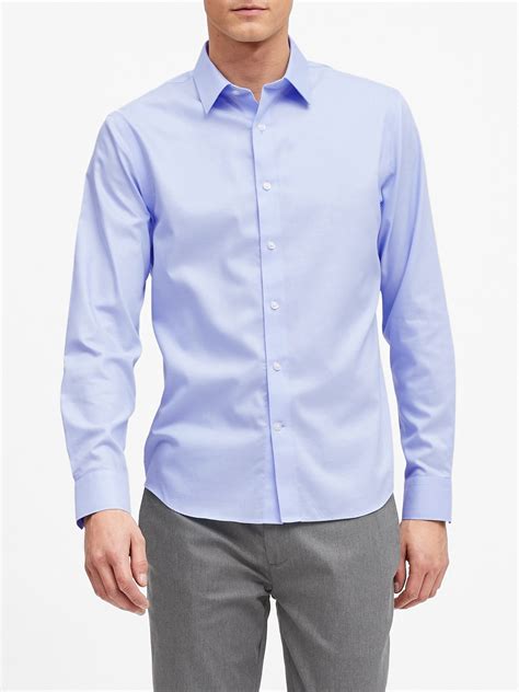 Non iron dress shirts. Don’t expect this method to do much for a badly creased cotton dress shirt. Choose the smallest bathroom you can in order to maximize the steam in the space. Hang your garment on a contoured hanger. 