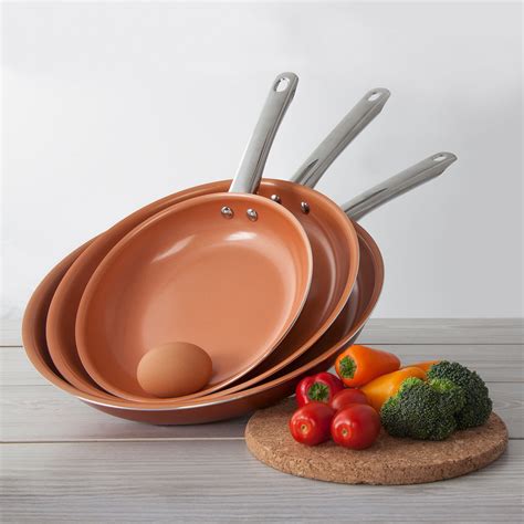 Non toxic cooking pans. Price Range: $89 (pizza pan) – $669 (5-piece baking set) Carries: Pizza pans, baking sheets, roasting pans, cake pans, loaf pan. 360 Cookware’s non-toxic baking sheets and pans are handmade in the USA out of 5-Ply surgical-grade stainless steel, combined with an inner layer of aluminum for even heat distribution. 
