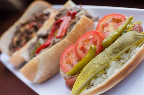 Non-profit giving away nearly 1,800 Chicago dogs Wednesday at Clark Street Dog