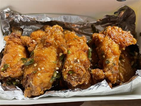 Noori pocha. By day, diners visit Noori Chicken for their fast-food cravings. At around 4:30, thirty minutes before Noori Pocha opens, a line forms around the parameter of the building. Each person in the ... 