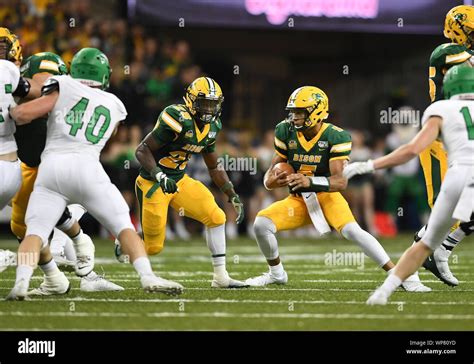 North Dakota Fighting Hawks vs North Dakota State Bison