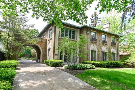 (METROMLS) 4 beds, 3.5 baths, 3943 sq. ft. house located at 5223 N Lake Dr, Whitefish Bay, WI 53217 sold for $724,900 on Apr 19, 2007. MLS# 881212. Gracious Lannon stone Tudor in the heart of Bay. Architectur.... 