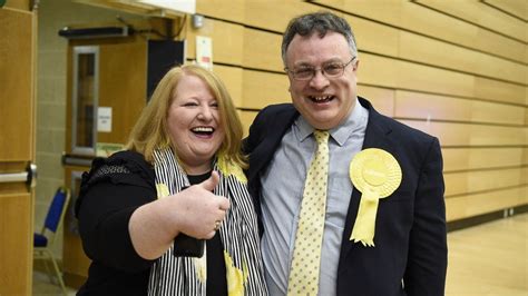 Northern Ireland election results: DUP suffers losses - BBC News