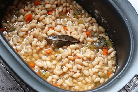 Northern beans. First and foremost, garlic adds a burst of flavor that complements the creamy texture of the beans. Next, adding onions brings a savory taste that beautifully complements the beans’ natural earthiness. For an aromatic touch, rosemary adds a delightful fragrance and depth to the dish. 
