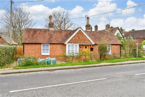 Northiam, East Sussex, TN31 2 bed detached bungalow