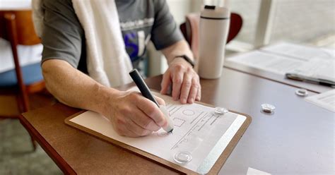 Northwestern students help Parkinson's patients put pen to paper