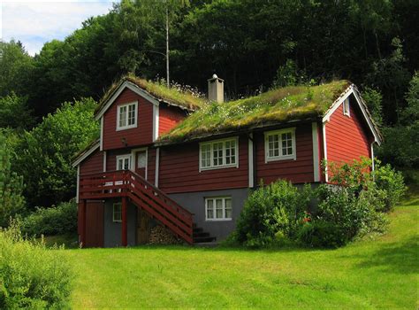 Norwegian house. In 2021, district heating facilities delivered heat equivalent to 6,672 GWh to homes, industry and businesses. That’s more than the total electric consumption of Alaska for the same year. Statistics show that district heating is growing in Norway. The amount of energy delivered has been roughly doubling every ten years. 